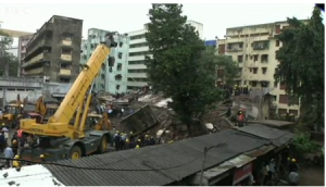 runtuhan bangunan kediaman di mumbai india