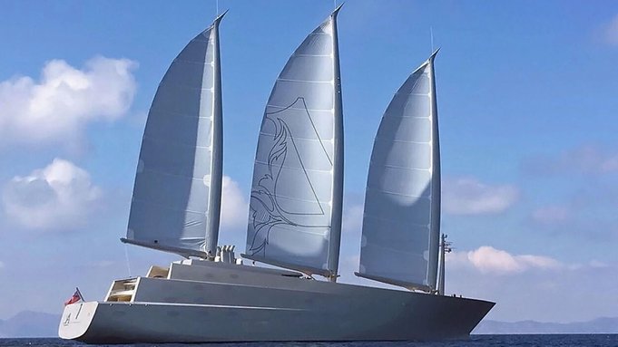 sailing yacht a side view 653
