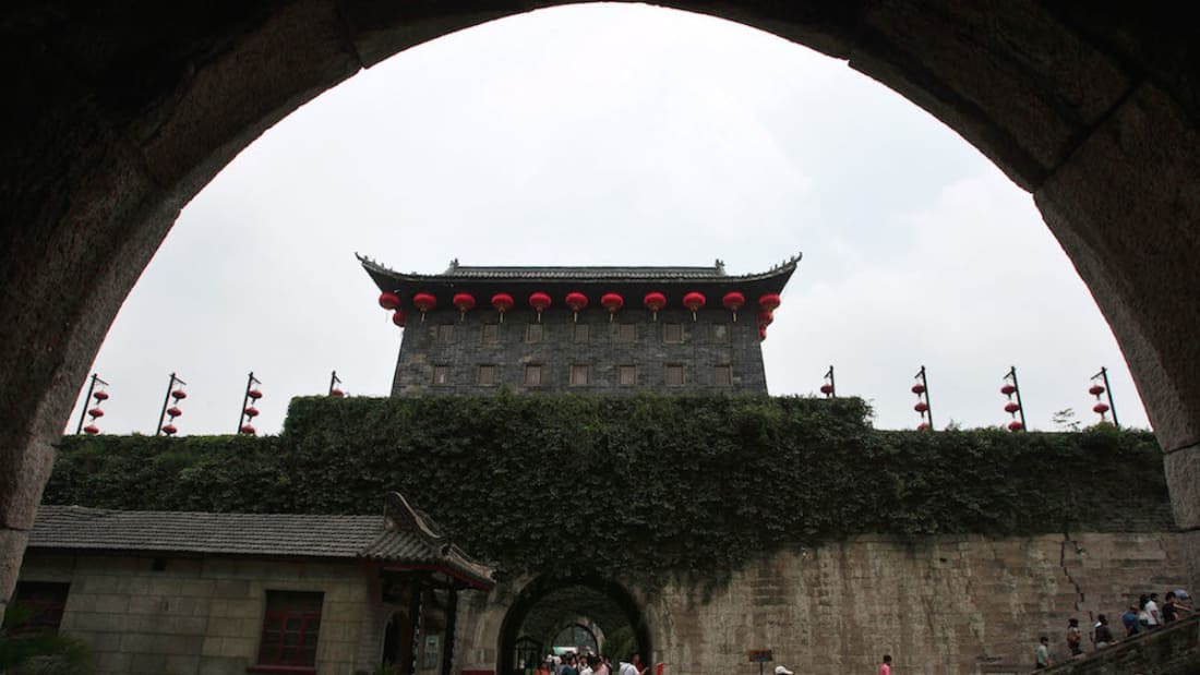 salah satu pintu yang mengawal tembok besar china nanjing