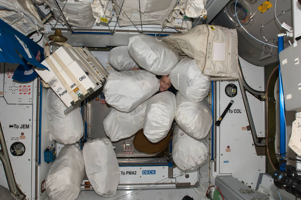 sampah dalam stesen angkasa antarabangsa
