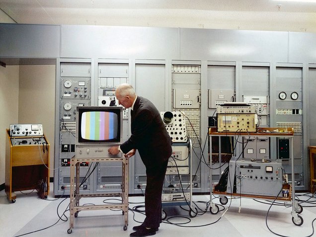 sejarah televisyen berwarna