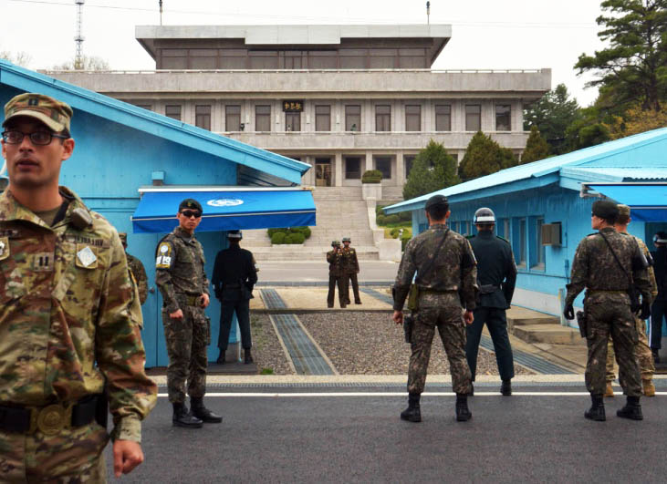 seludup keluar dari korea utara melalui zon bebas tentera