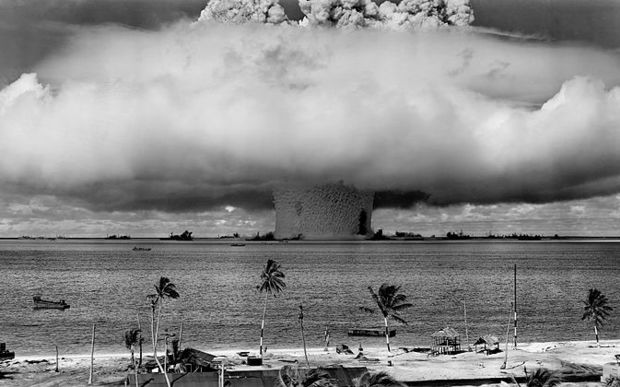 serangan bom atom