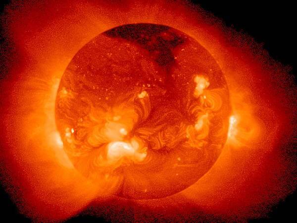 setiap saat matahari hasilkan tenaga seperti 10 bilion bom nuklear