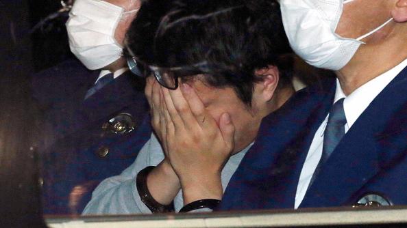 takahiro shiraishi tutup muka ketika ditangkap
