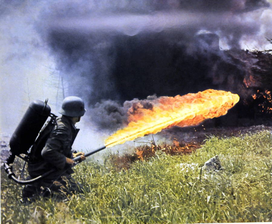 tentera jerman menyembur api