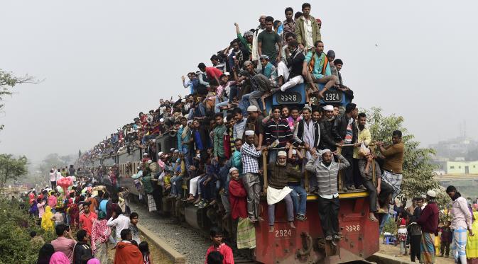 tradisi naik keretapi di india