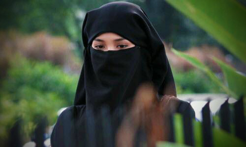 wanita dengan burka niqab 438