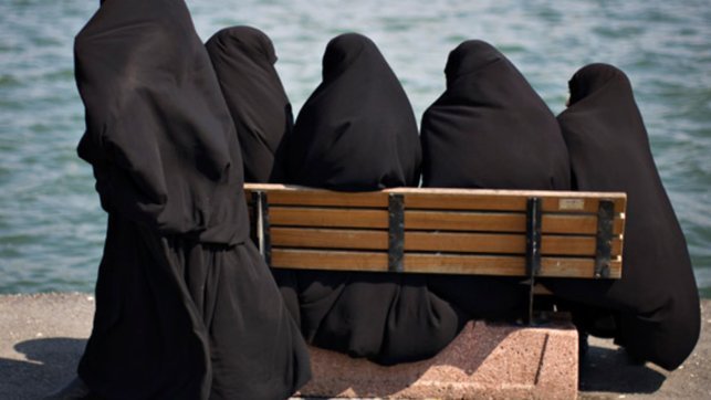 wanita muslimah berehat malaysia