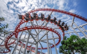 10 Rollercoaster Paling Menakutkan di Dunia