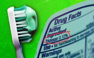 8 Bahan Kimia Yang Mungkin Berbahaya Terkandung Dalam Ubat Gigi Anda