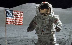 Bagaimana Neil Armstrong Terpilih Menjadi Manusia Pertama Berjalan di Bulan?