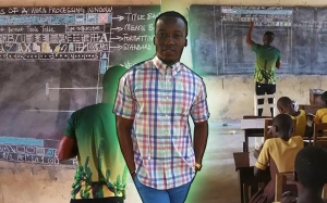 Guru ICT dari Ghana ini ajar Microsoft Word hanya menggunakan papan hitam