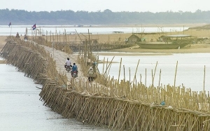Keunikan Jambatan Buluh di Kemboja Yang Perlu Diroboh dan Dibina Semula Setiap Tahun
