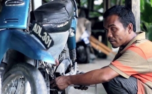 Kisah Orang Cacat Penglihatan (OKU) Miliki Bengkel Motosikal Sendiri - Azhar Ibrahim