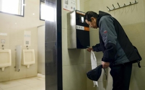 Peranti pengimbas muka kurangkan jenayah mencuri tisu tandas di China
