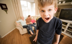 6 Ucapan Yang Ibu Bapa Tak Patut Cakap Pada Anak