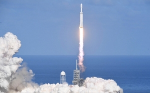 Roket Paling Berkuasa di Dunia, Falcon Heavy Dilancarkan 