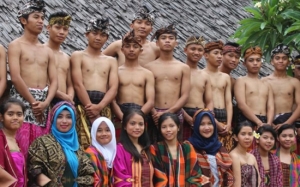 Wetu Telu : Komuniti Muslim di Indonesia Yang Hanya Solat 3 Kali Sehari