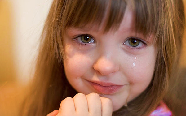 anak kecil budak perempuan menangis