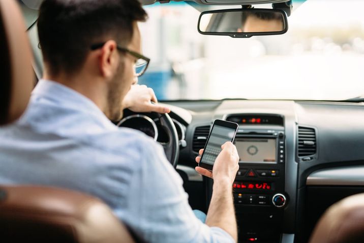 bahaya risiko teks dan memandu