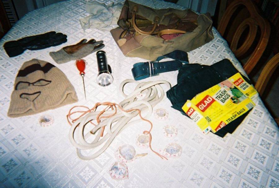 barang yang ditemui dalam kereta ted bundy ketika ditahan