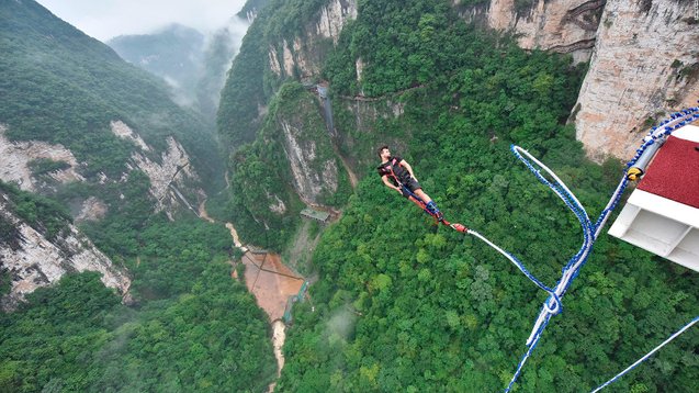 bungee jumping tertinggi dunia