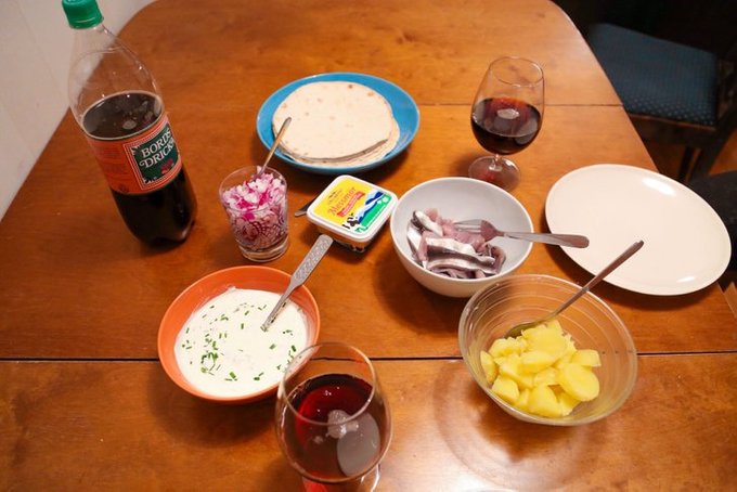cara makan surstr mming sweden makanan paling busuk di dunia