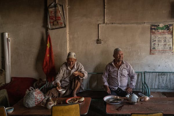 china menindas etnik uighur