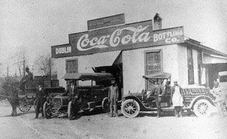 coca cola di awal permulaan pada tahun 1912