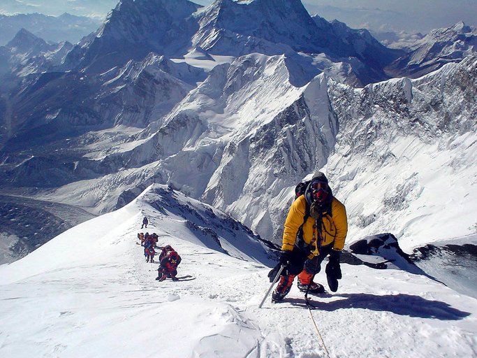 Everest dimana gunung Di Balik