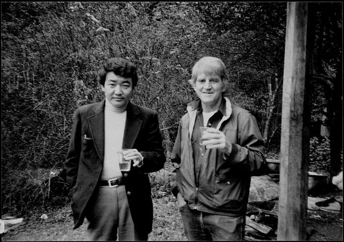 dr sanduk dan dr fred minum bersama pada tahun 1980