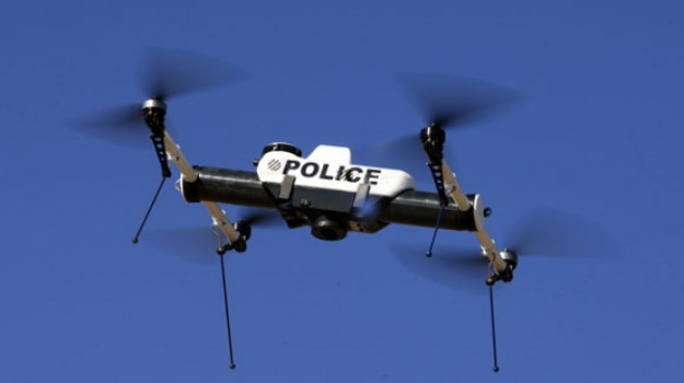 drone untuk aktiviti pengintipan
