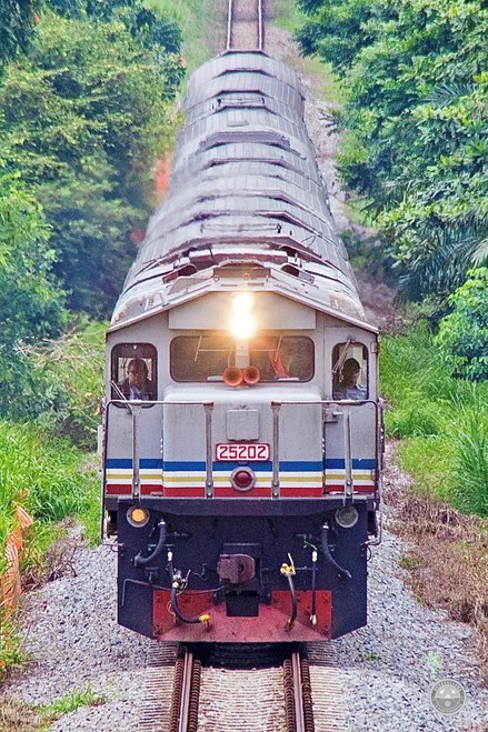 Landasan kereta api pertama di malaysia