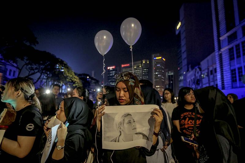 gadis islam malaysia meratapi kematian jonghyun