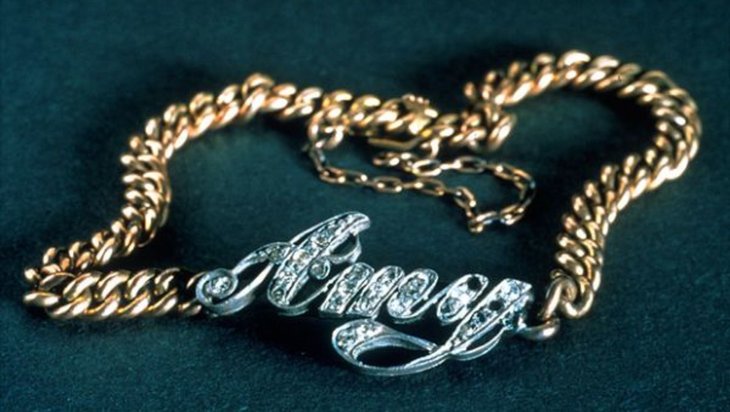 gelang tangan amy yang dijumpai dari tragedi karam titanic