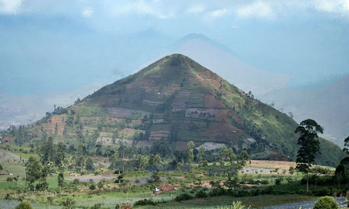 gunung padang piramid tertua dunia