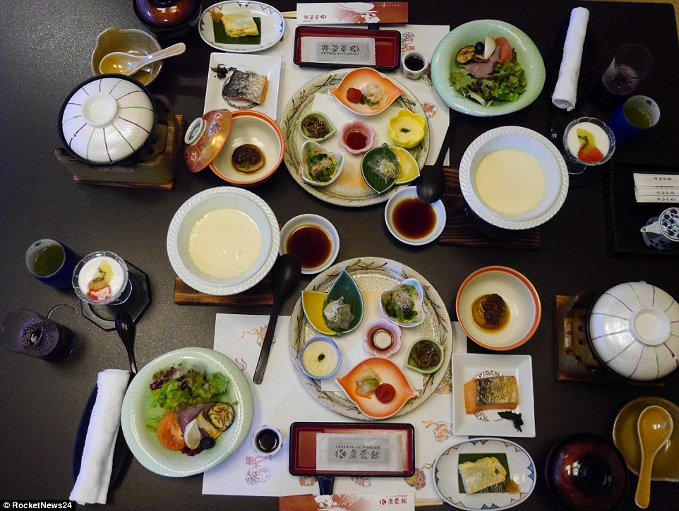 hidangan makanan di hotel nishiyama 830