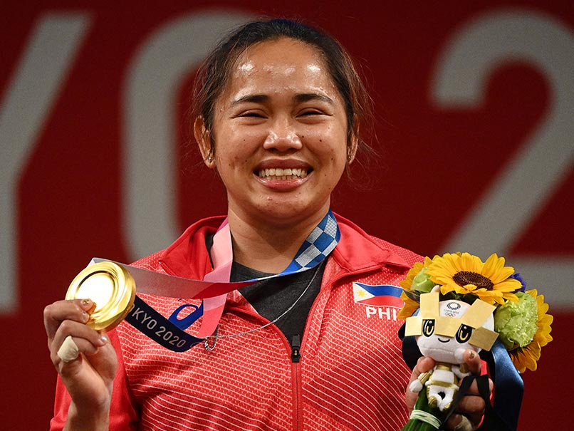 hidilyn diaz atlet filipina pertama menang pingat emas olimpik tokyo 2020