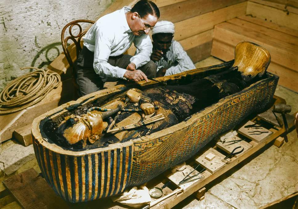 howard carter mengkaji makam persemadian tutankhamun