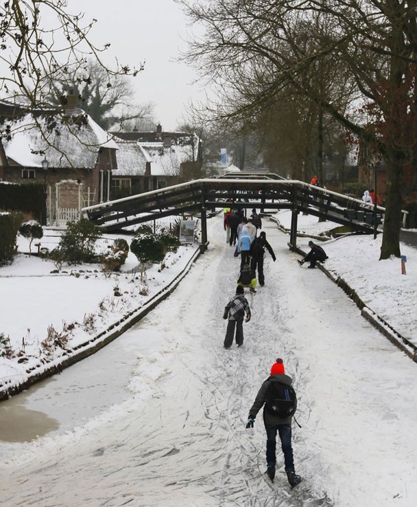 ice skating di giethoorn 355