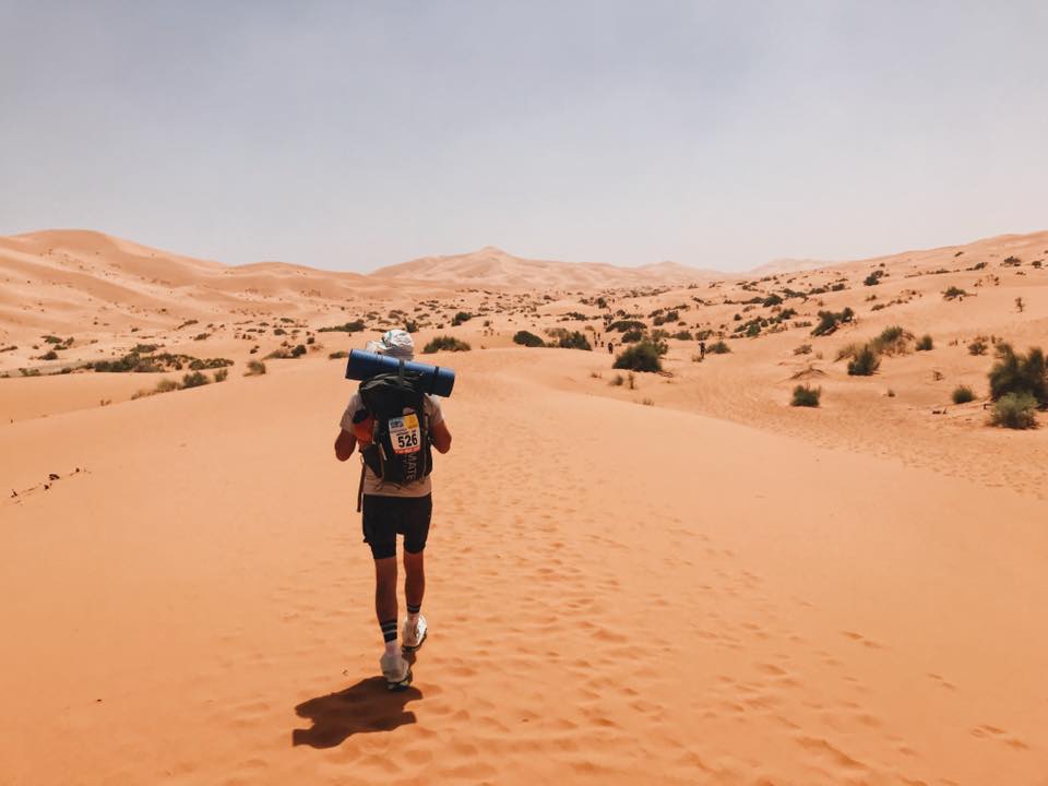 jalan kaki merentasi gurun sahara