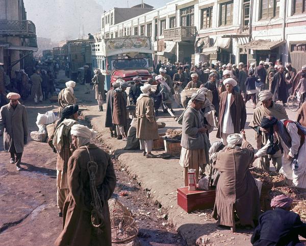 jalan sibuk di kabul afghanistan november 1961