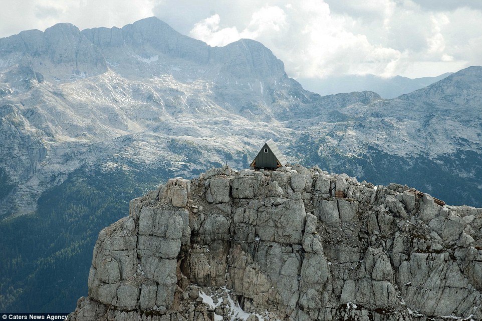 kabin percuma di kawasan pergunungan itali