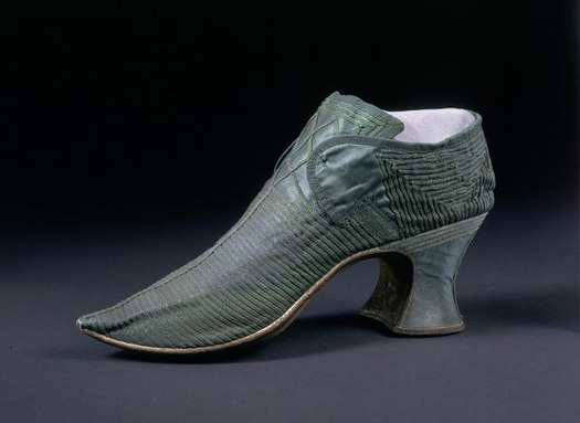 kasut tumit tinggi 1900 an