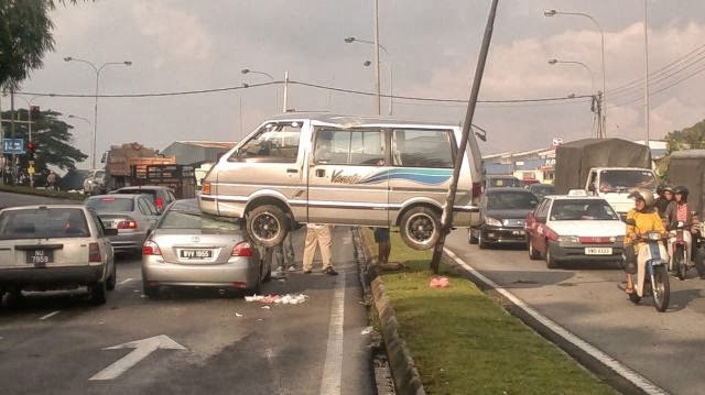 kemalangan pelik hanya di malaysia