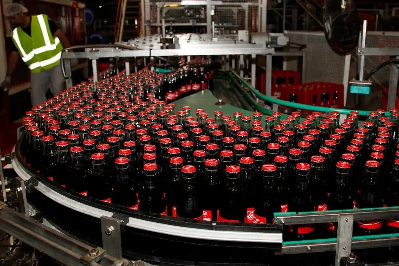 kilang membotolkan coca cola