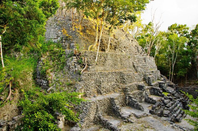 kuil piramid la danta di guatemala