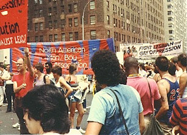 kumpulan nambla tunjuk protes