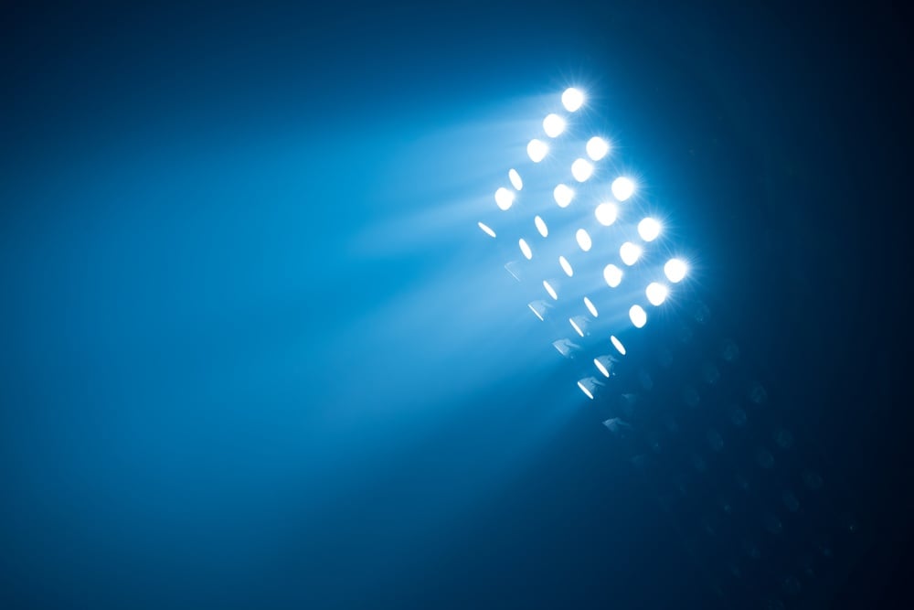 lampu limpah stadium bola sepak